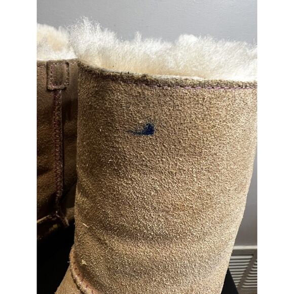 Girls size 5 Pink Glitter and Bow Uggs - Picture 2 of 5